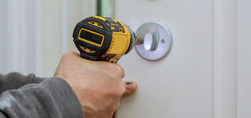 Street Locksmith For Smart Lock Repair in St Cloud, FL